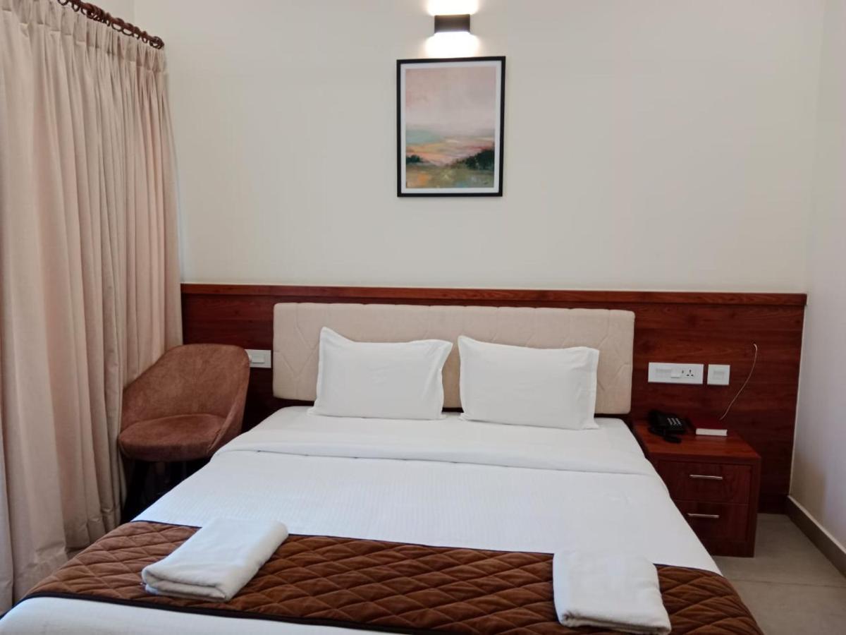 Готель Royalton Residency Mundakayam Екстер'єр фото