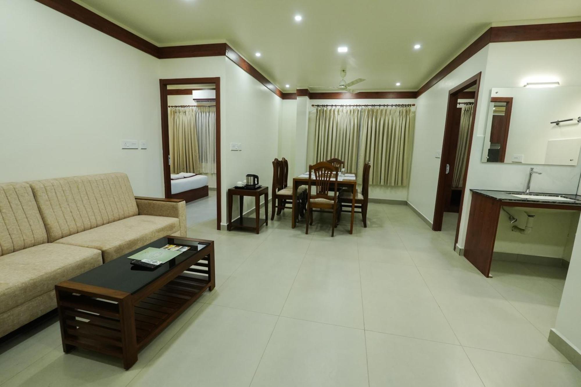 Готель Royalton Residency Mundakayam Екстер'єр фото