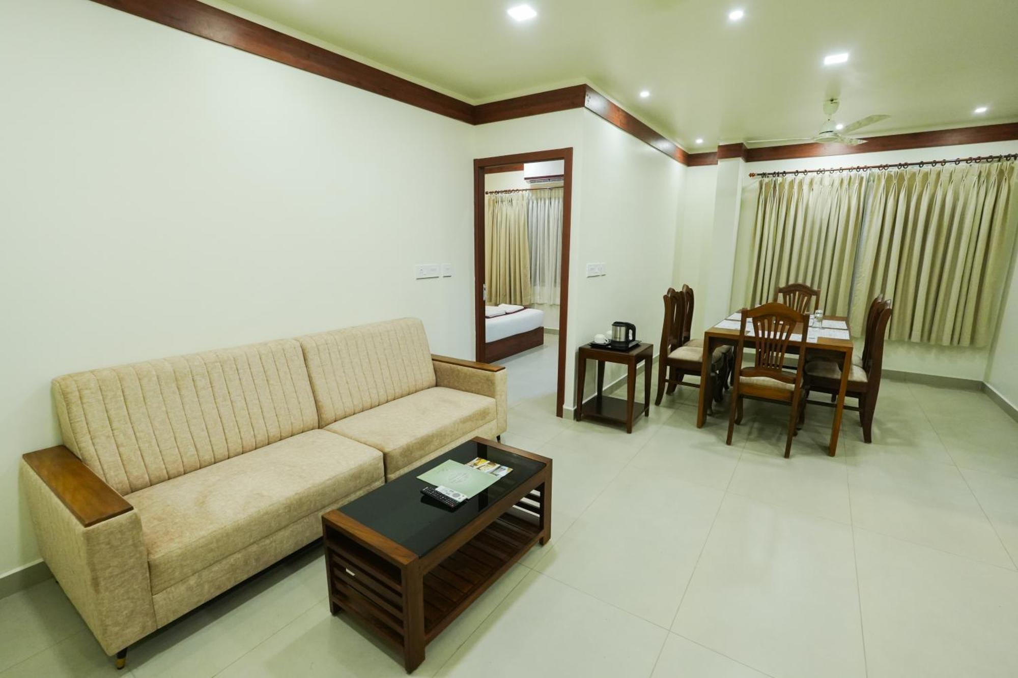Готель Royalton Residency Mundakayam Екстер'єр фото